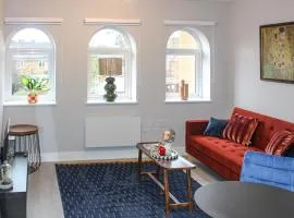 Stylish 1-Bedroom Apartment in Slough with Parking