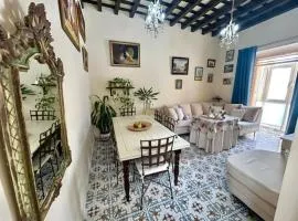 GATU Casa Lola , " Preferente mayores de 21 años y familias "