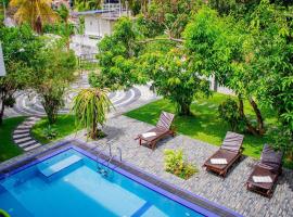 Loony Villa, hotel v Negombu