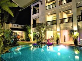 Phuket Monaburi Boutique Hotel, hotel di Pantai Rawai