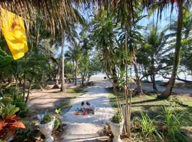 Baan Suan Kayoo 1 Long beach Aow Yai, hotel in Ko Phayam