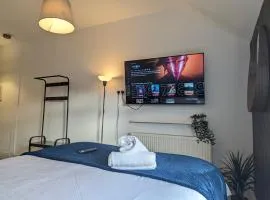 Cosy & Central Studio Apartments