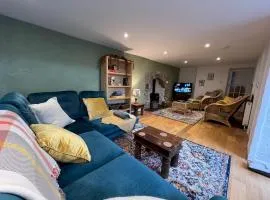 Dene Cottage - Perfect for 8 & Pets in Youlgrave - Pass the Keys