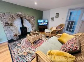 Pass the Keys Dene Cottage - Perfect for 8 & Pets in Youlgrave