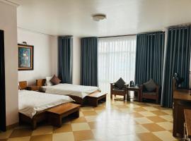 Phú Mỹ, hotel with hot tubs in Phong Lộc