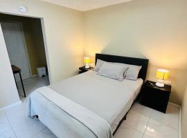 Izzy Room - Ferdie's Place, hotel com piscina em Port Antonio