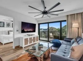 Remodeled Luxury Condo with Lake Views