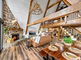 High Bear Activity, Handicap Ramp, Hot Tub, Fire Table, Game Room, Family Cabin