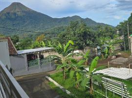 Holi Homestay Trawas, hotel v destinaci Trawas