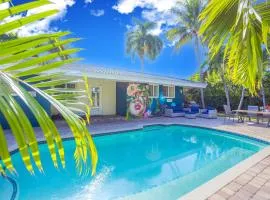Heated Saltwater Pool 6min to Beach Tropical Oasis