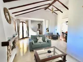Beautiful Three-Bedrooms El Rancho Villa