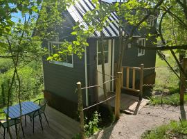 Tiny House au coeur de la nature, domek nebo chatka v destinaci Bessuéjouls