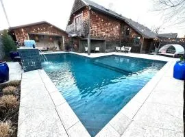 Paradise on Penn with Pool & Hot Tub Near Downtown