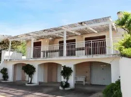 Maison Vue Mer à Lumio avec Terrasse et Jardin Clos