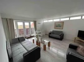 Queensway 2 bedroom flat