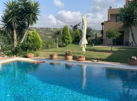 Villa Karteros with Swimming pool Bbq