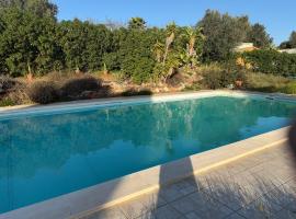 A self catering guest cottage in Lagoa, hotel a Bicas