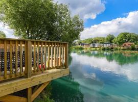 Lakefront Lodge 5 Star Country Park Private Fishing FREE Parking S, hotel v destinaci Malton