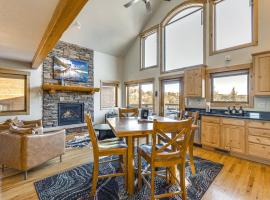Updated and Spacious Lodge in Heart of Estes Park!, hôtel à Estes Park