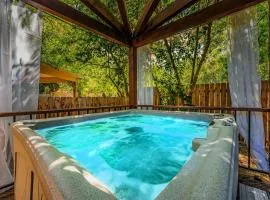 Kay Street Bungalow - Hot Tub Fire Place & Close to Main