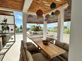 Bahari View, Stylish Penthouse with breathtaking oceanviews and private rooftop pool, Hotel in Kiwengwa