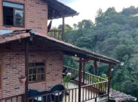 Finca Acogedora con Área de BBQ, Parking Privado y Hamacas