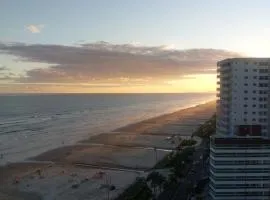 Beira-mar, 110mt, 3 dorms, linda vista