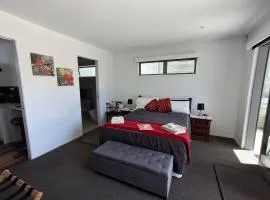 Studio Hugoway Papamoa Beach Winter Special
