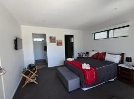 Spring Special, Studio on Hugoway, Papamoa Beach