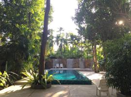 Fern House Retreat, hotel blizu znamenitosti Tiger Muay Thai and MMA Training Camp, Čalong
