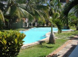 Althea's nice, comfy 4 BR townhouse with pool in Grand Bay- AH 1, hotel a Grand Baie