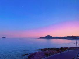 Qingdao Wushe Yujianshanju Tangchi Seaview Hotel, acomoda&ccedil;&atilde;o em Qingdao