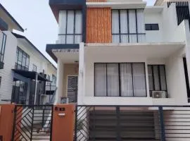 Botani Double-Storey Haven 5B4B by verve 19pax