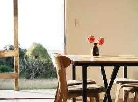 A cabin with a big view, comfort and tranquility, close to vines