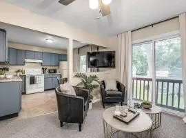 Chic Remodeled Retreat Near EMU- Easy Commute apts