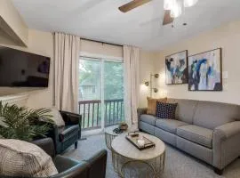 Chic Remodeled Retreat Near EMU- Easy Commute apts