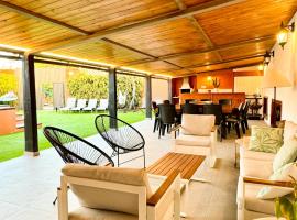 Luxury Banana Haven Villa with pool by CanaryScape, hotel ad Arucas