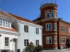 Townhouse by marina, beach & theatre, vila v destinaci Ystad