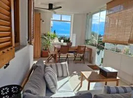 Apartamento Calablanca con amplia terraza y vistas al mar y a la montaña