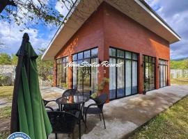 The Nova Scotia Resort Botolan, hotel na praia em Binuclutan