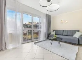 Cruwzo - Modern Centrally Located Apartment with Parking