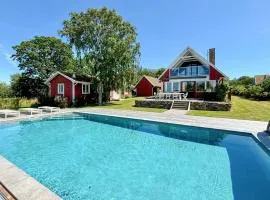 6 Bedroom Stunning Home In Torekov