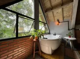 Chalé com Hidro em Garopaba há 100m da cachoeira