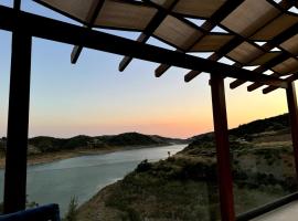 Meria Life Stone House with Lake View in Nature, hotel di Seferihisar