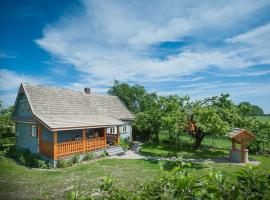 beautiful cosy Country Cottage Heaven only for You, ξενοδοχείο σε Nowy Berezów