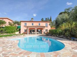 Pet Friendly Home In Cavalaire-Sur-Mer, hotel v destinaci Cavalaire-sur-Mer