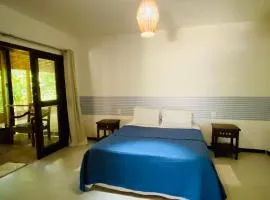 Apartamento Yemanjá, frente mar, varandão, até 4 pessoas