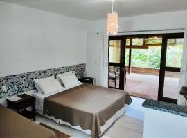 Flat Ewa, condominio beira mar, varandão, piscina, até 3 pessoas