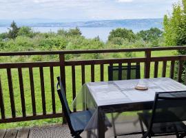 Appartement Garden, vue lac – hotel w mieście Lugrin