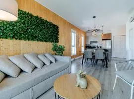 1CH Gym Rooftop and 97 Walkscore and 10mins QC